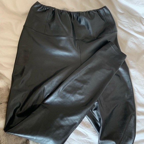 Aritzia • Daria Pant - Picture 3 of 3